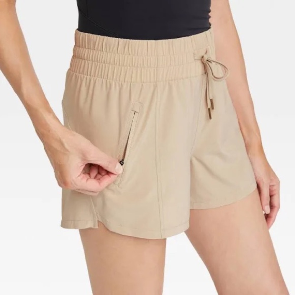 All In Motion Women's Stretch Woven Mid-Rise Shorts 4" NWT